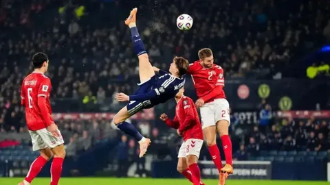 橋將對決卡梅隆-約翰遜：火花碰撞，精彩不容錯過！